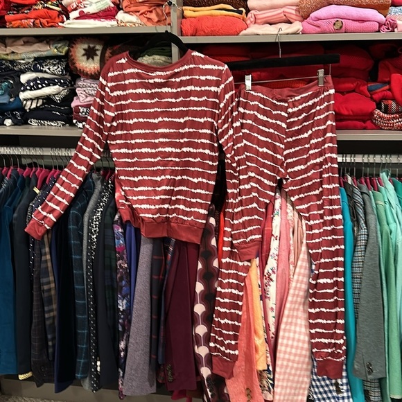 Mia Belle Girls adult size S maroon/white tie dye pajamas. NWT - Picture 5 of 5